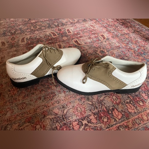 Ladies size 5 Reebok gold shoes. - Picture 1 of 7